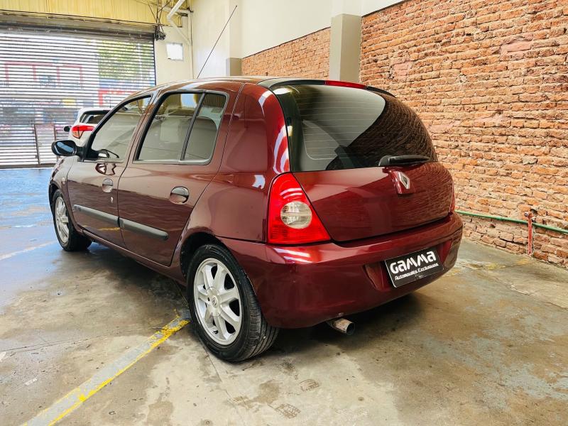 Imagen ilustrativa de Renault Clio 1.2 F2 Athentique Pk