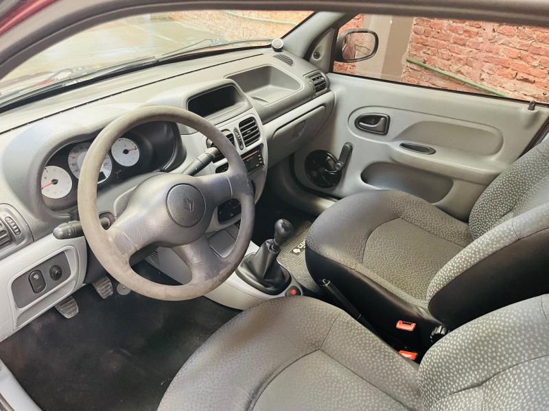 Imagen ilustrativa de Renault Clio 1.2 F2 Athentique Pk